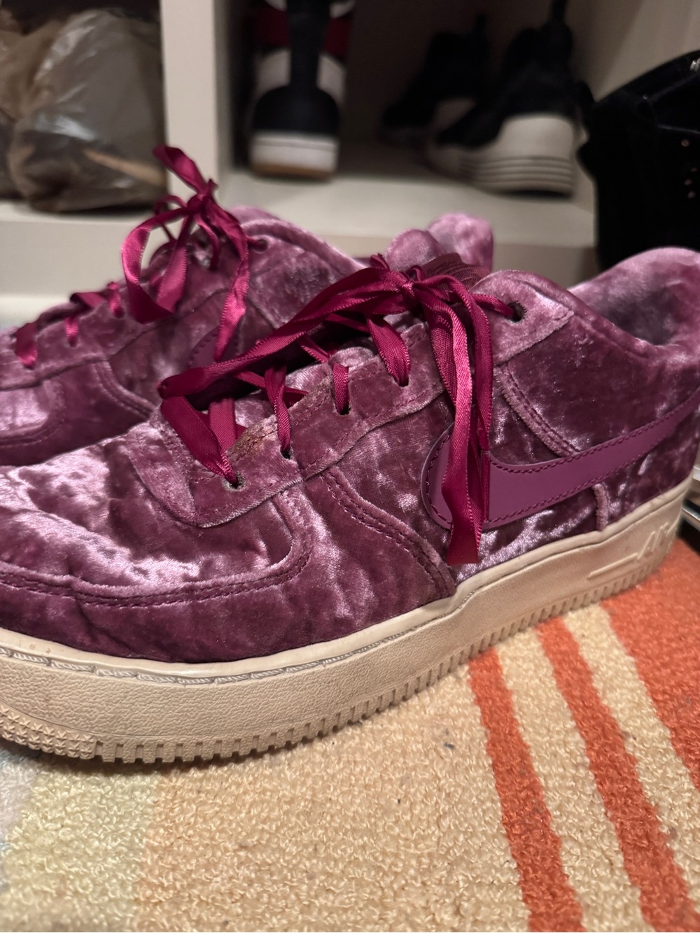 Nike Velvet Low-Top Sneakers in Plum and Magenta - Picture 5 of 5